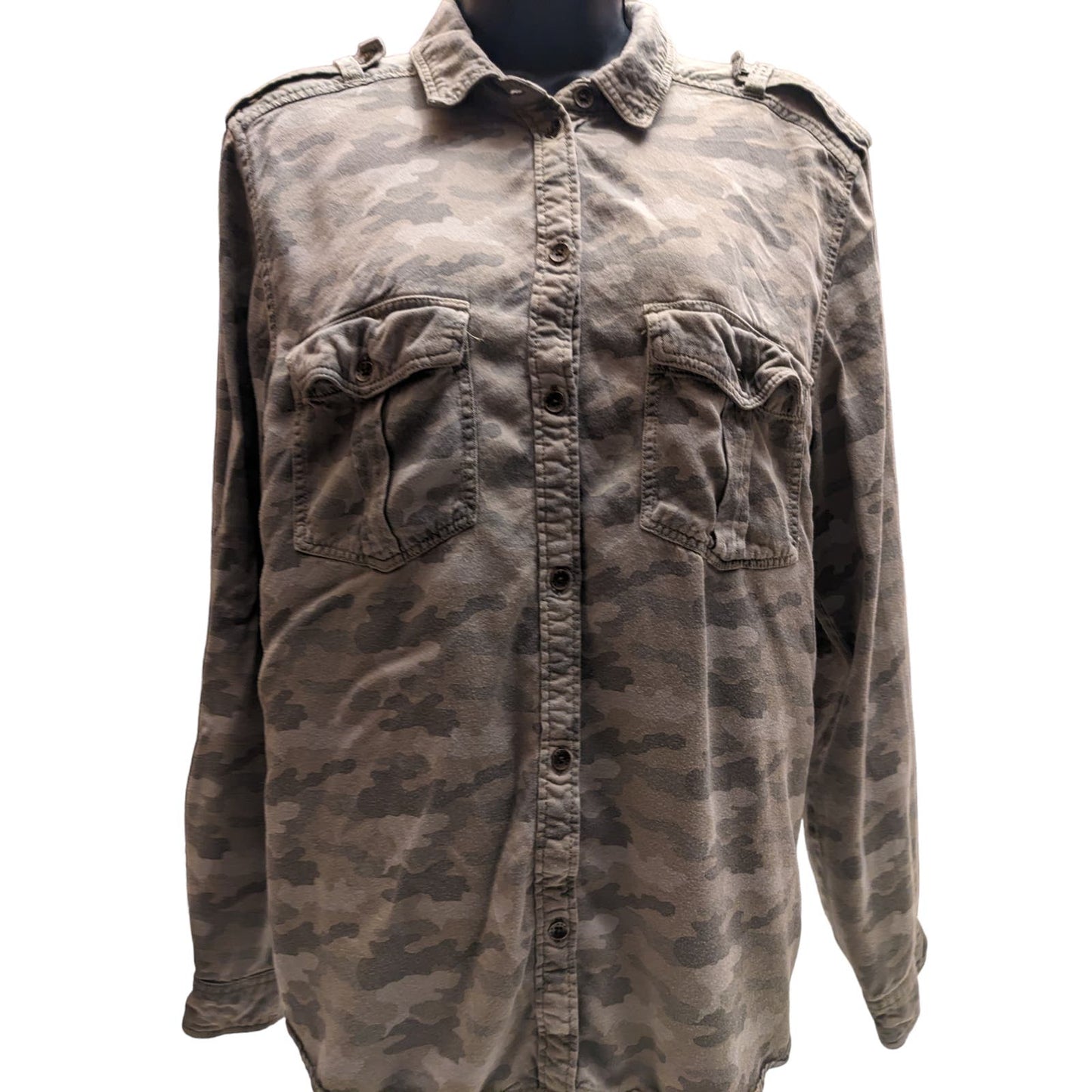 American Eagle Outfitters Camo Shirt Womens Large Boyfriend Fit Long Sleeve