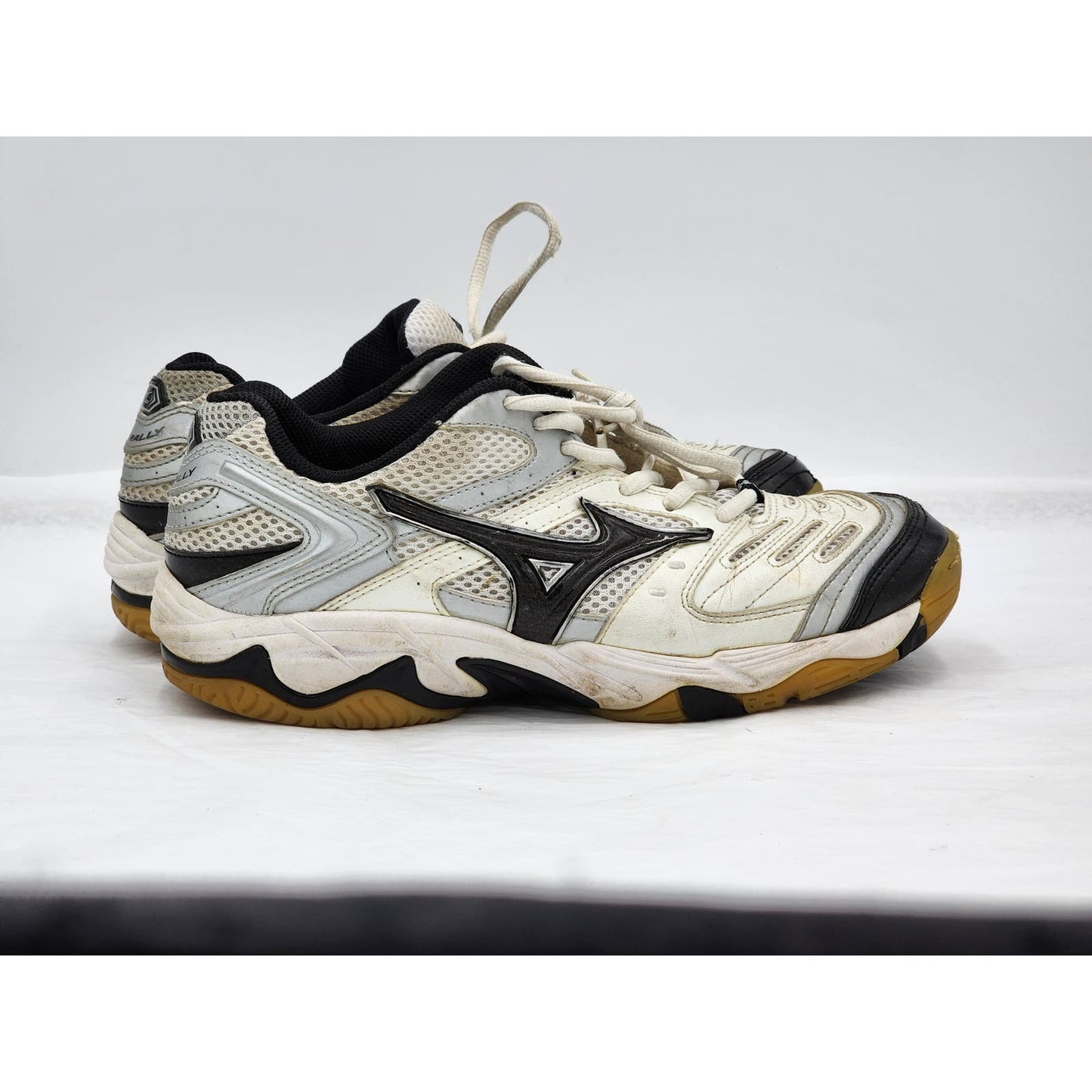 Mizuno Wave Rally Shoes Womens 9W Volleyball White Lace Up Running Court Sneaker