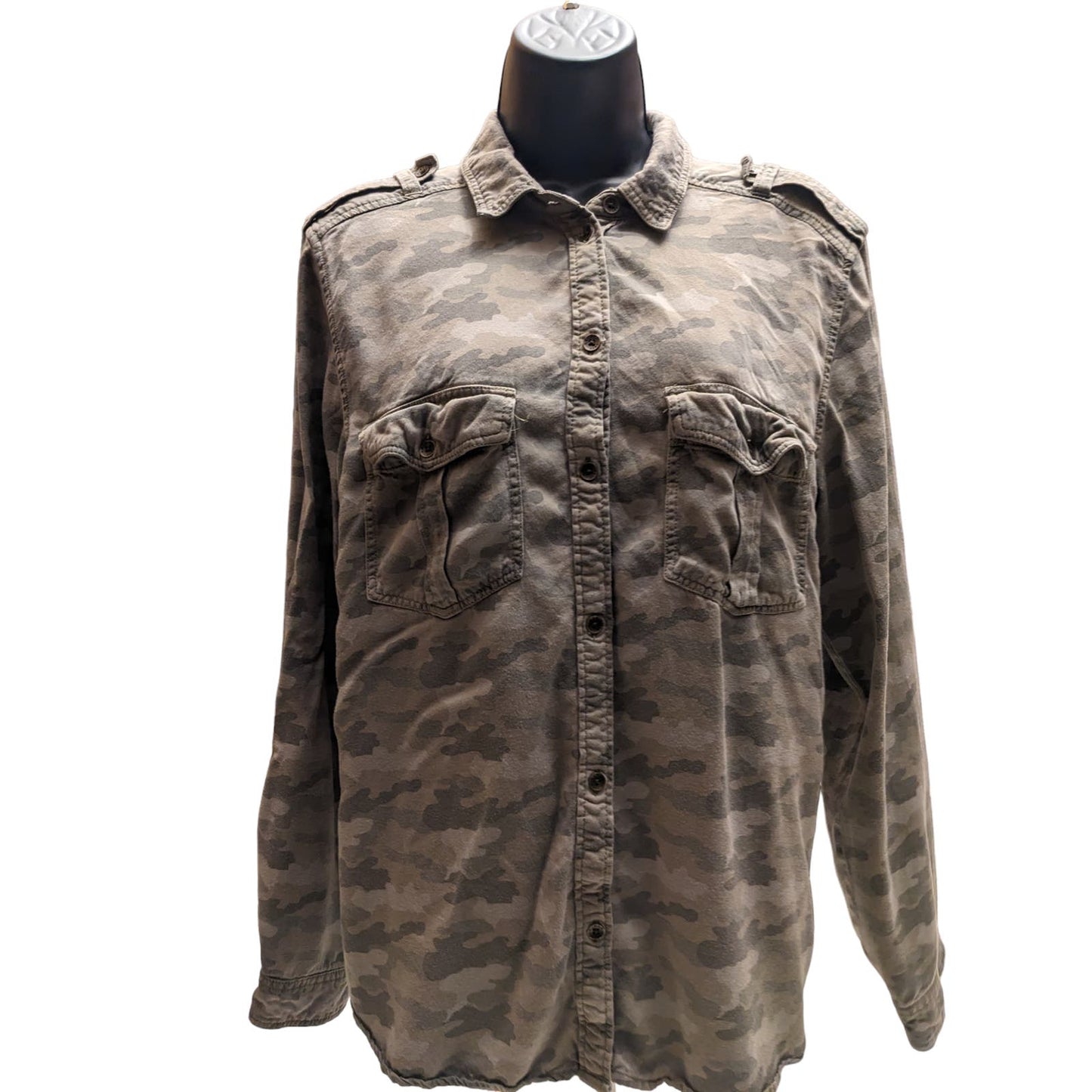 American Eagle Outfitters Camo Shirt Womens Large Boyfriend Fit Long Sleeve