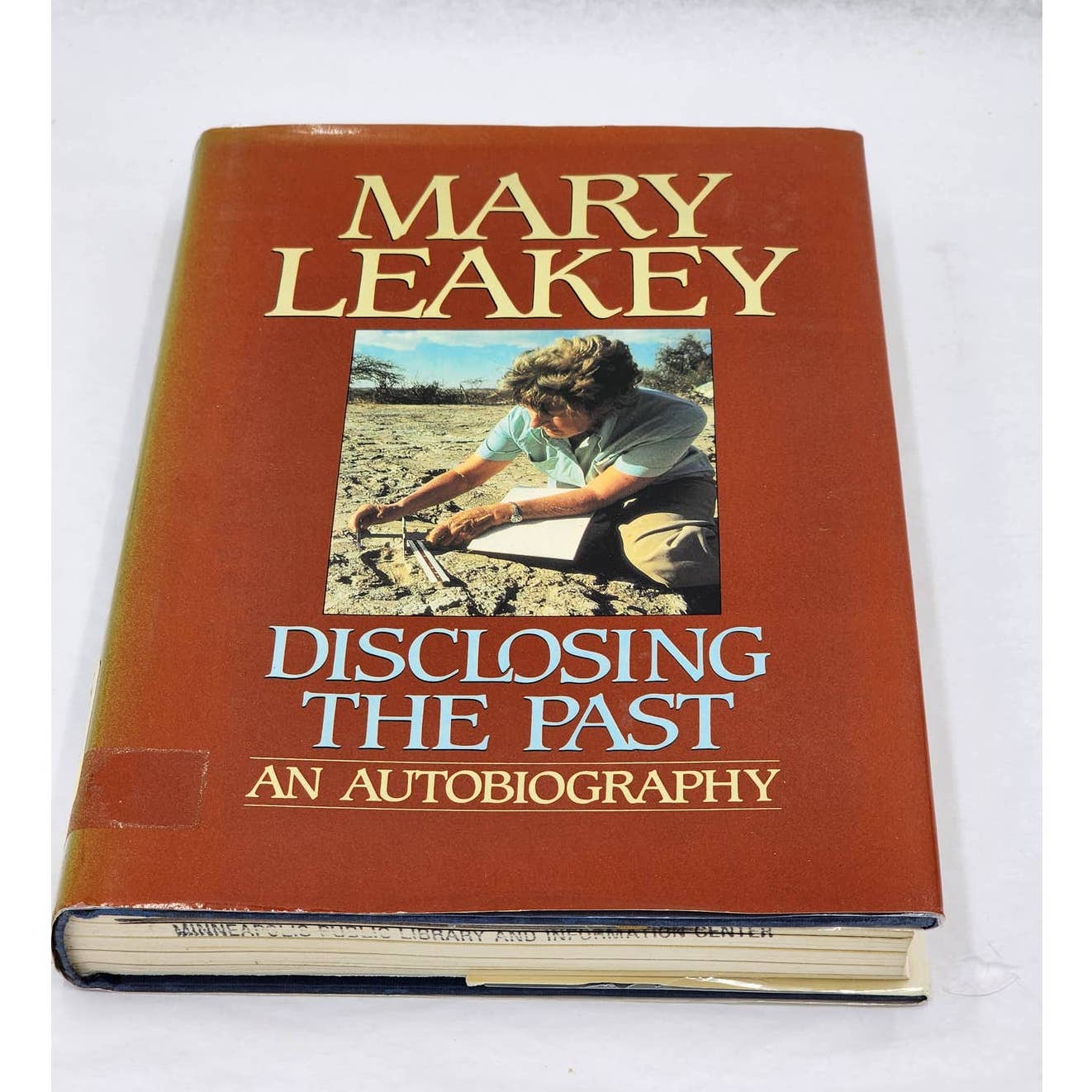 Disclosing The Past by Mary Leakey Autobiography Paleoanthropologist Africa 1984