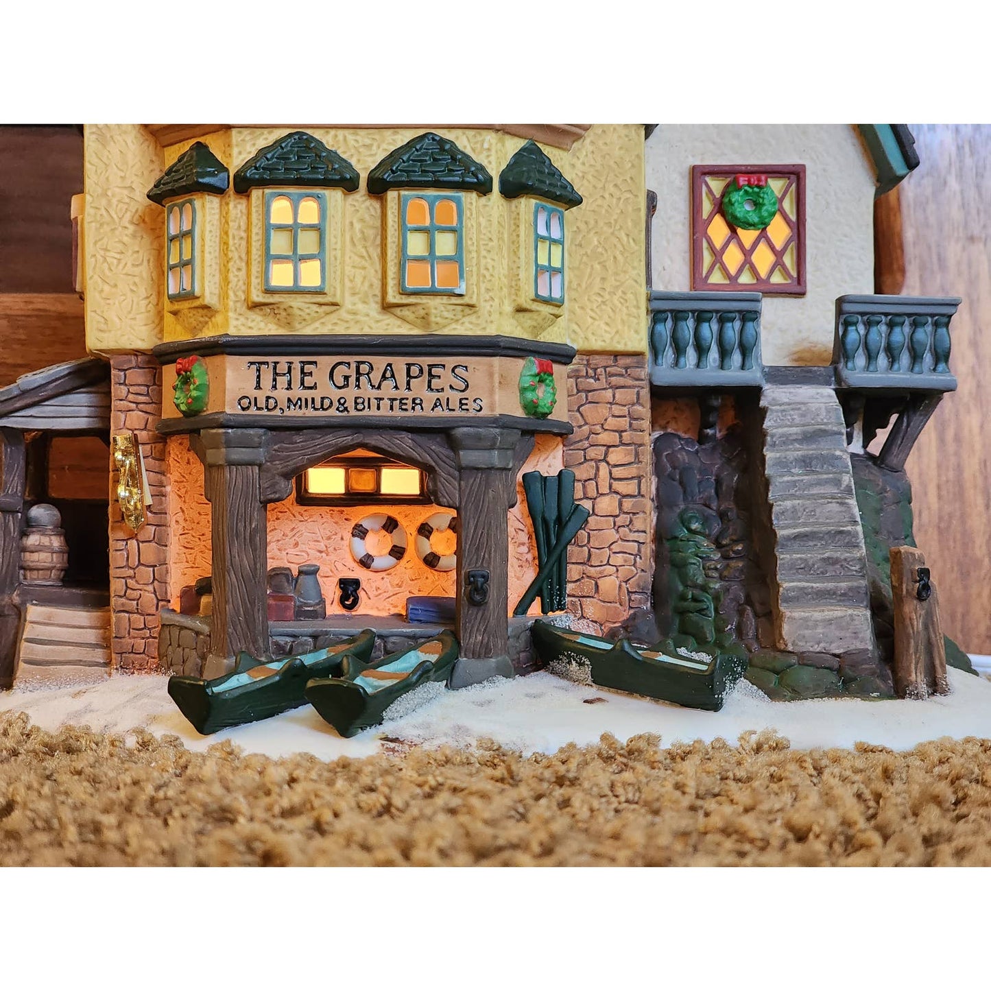 Heritage Village Collection Grapes Inn Charles Dickens Colonial Village W/Box