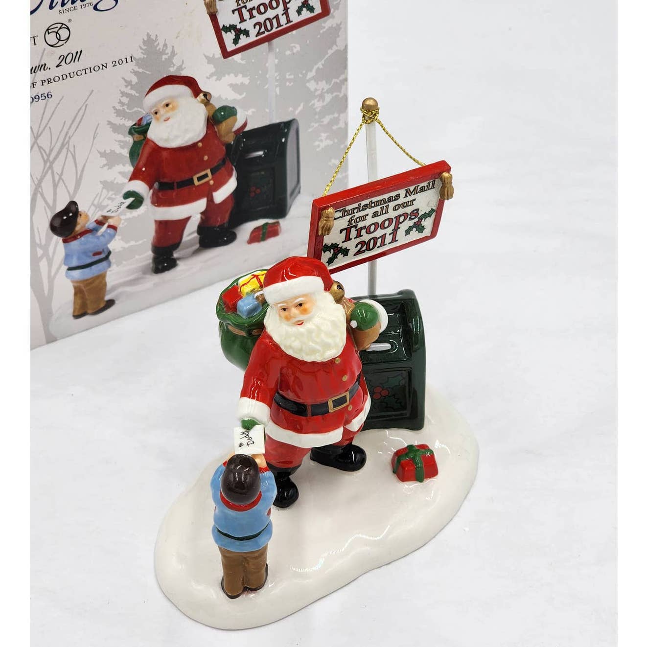 Dept 56 Snow Village Christmas Mail Troops 2011 Santa Comes To Town Figurine