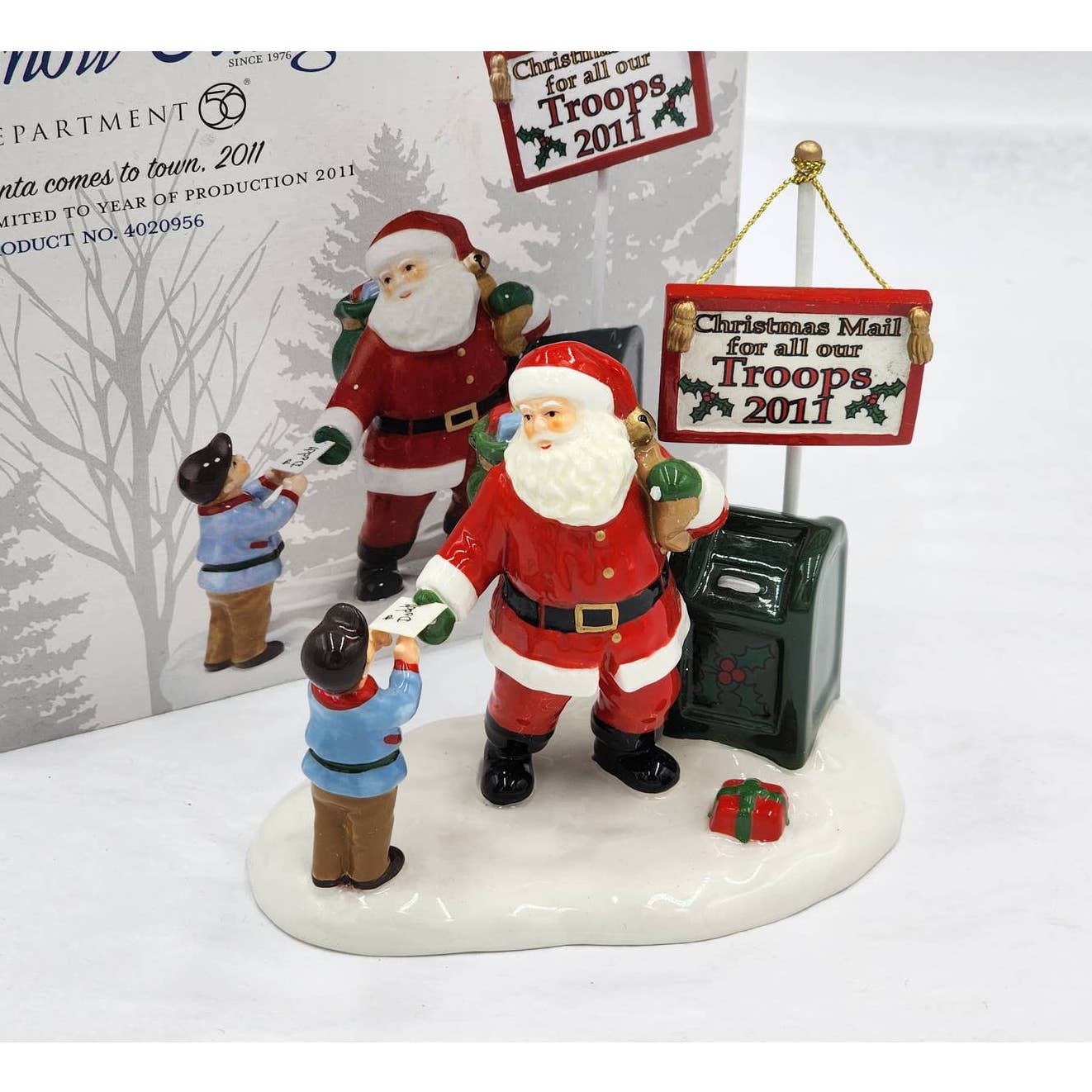 Dept 56 Snow Village Christmas Mail Troops 2011 Santa Comes To Town Figurine