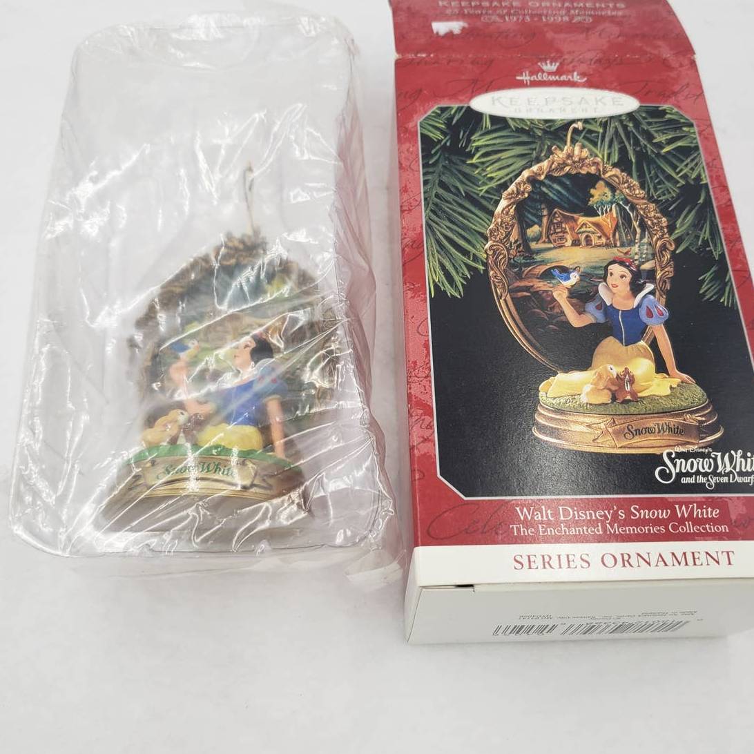 Walt Disney Snow White and the Seven Dwarfs Hallmark Keepsake Ornament Enchanted