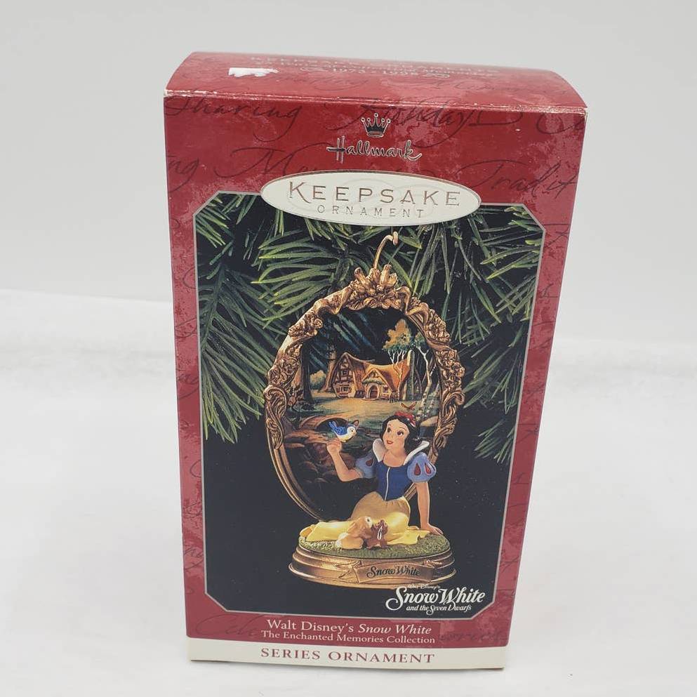 Walt Disney Snow White and the Seven Dwarfs Hallmark Keepsake Ornament Enchanted