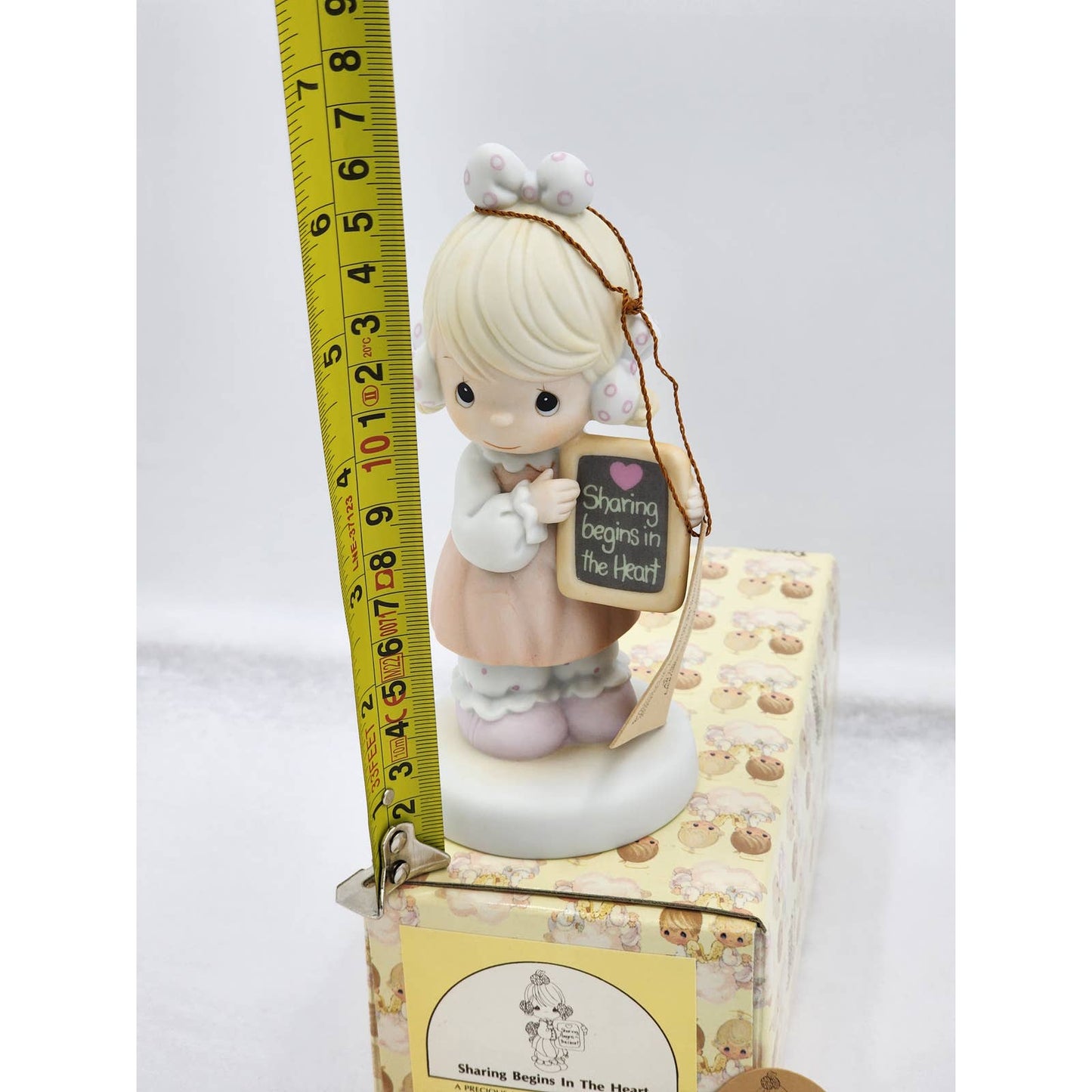 Precious Moments Figurine Sharing Begins In The Heart 520861 Vintage Box Tags