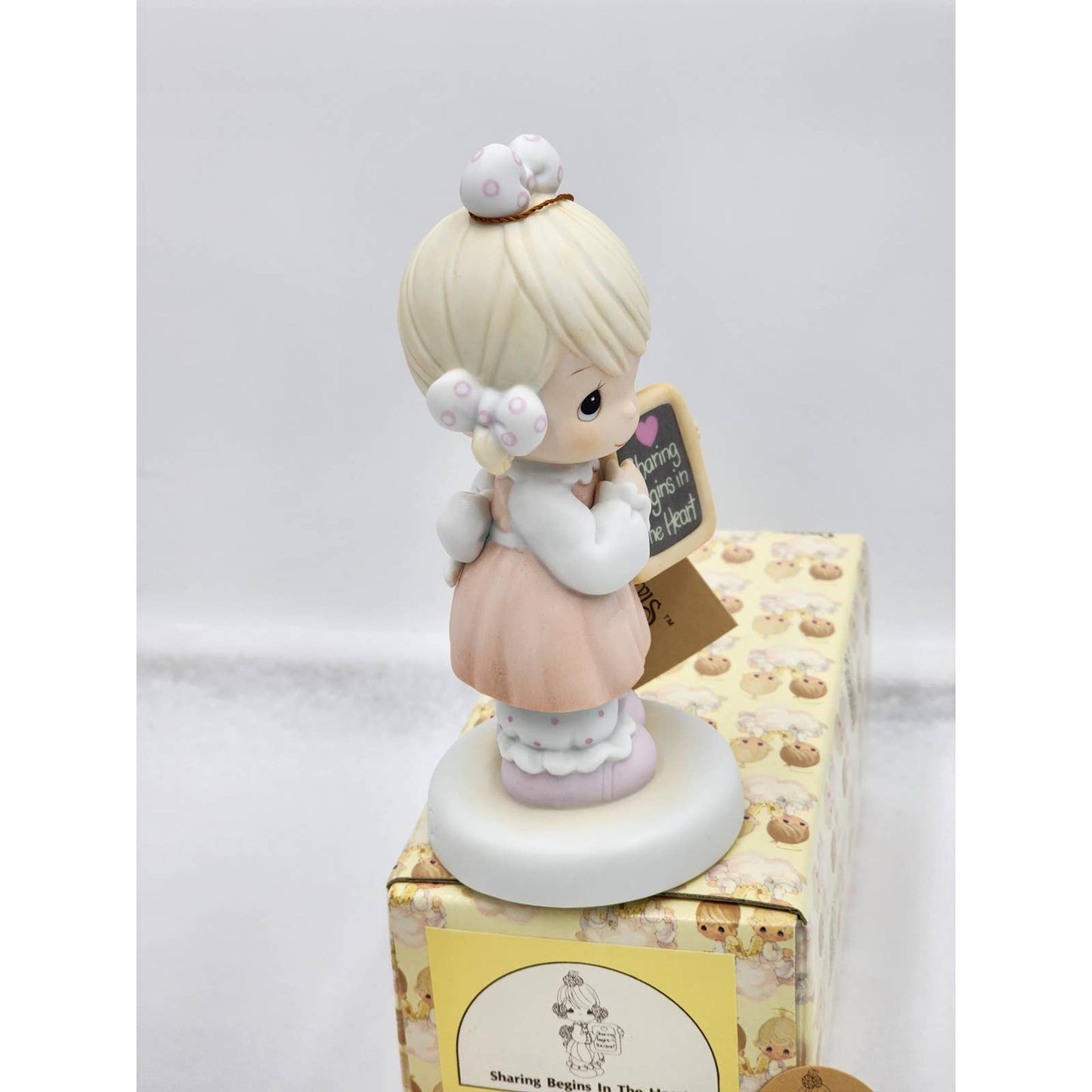 Precious Moments Figurine Sharing Begins In The Heart 520861 Vintage Box Tags