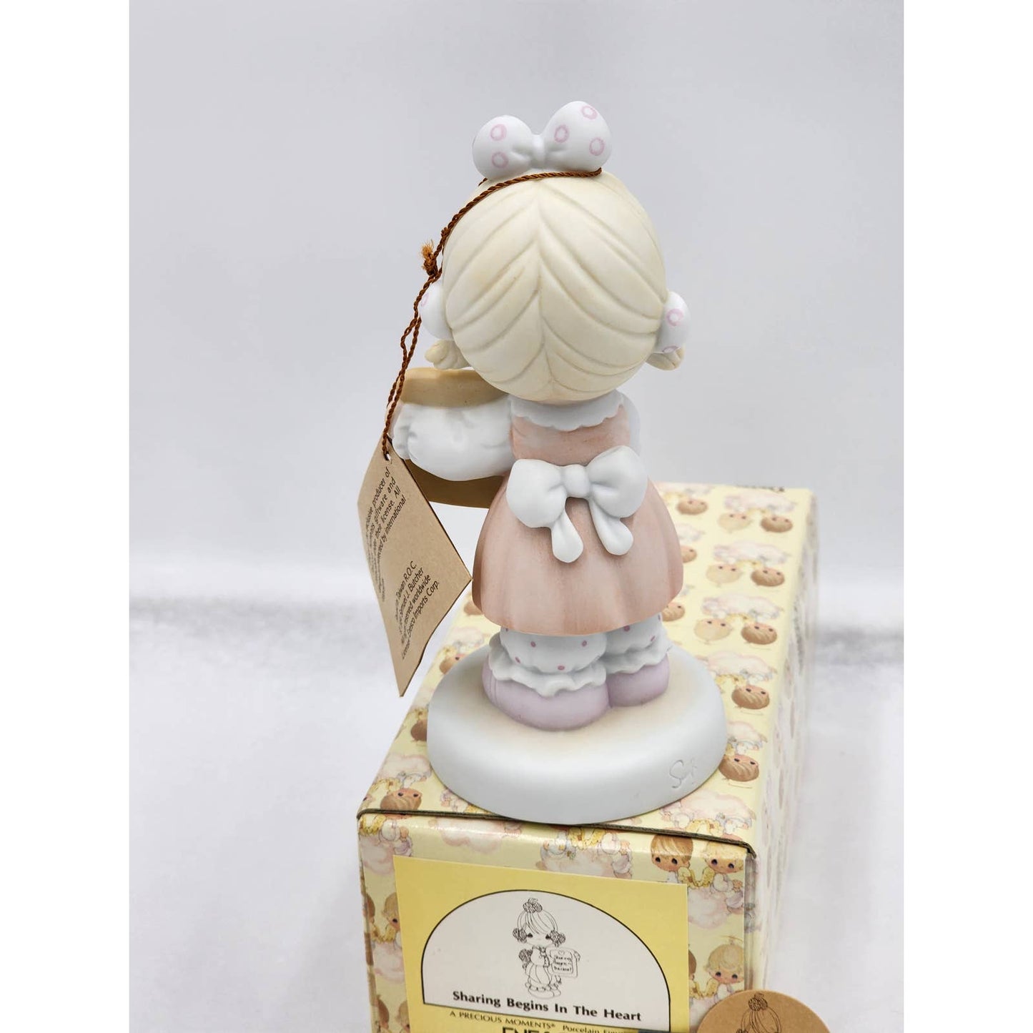 Precious Moments Figurine Sharing Begins In The Heart 520861 Vintage Box Tags