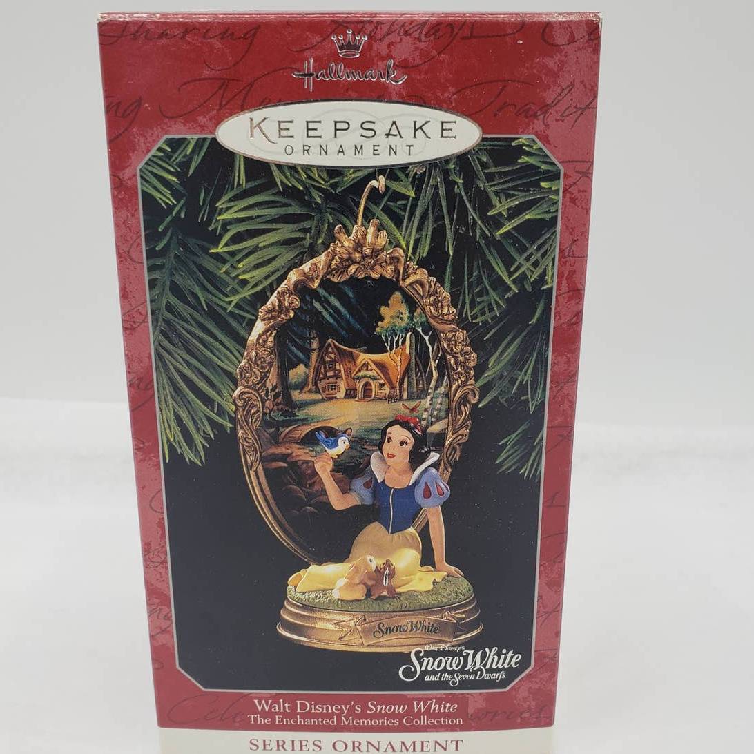 Walt Disney Snow White and the Seven Dwarfs Hallmark Keepsake Ornament Enchanted