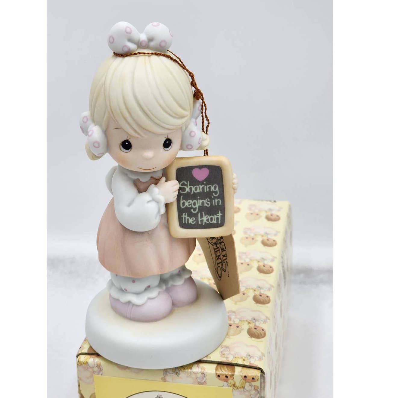 Precious Moments Figurine Sharing Begins In The Heart 520861 Vintage Box Tags