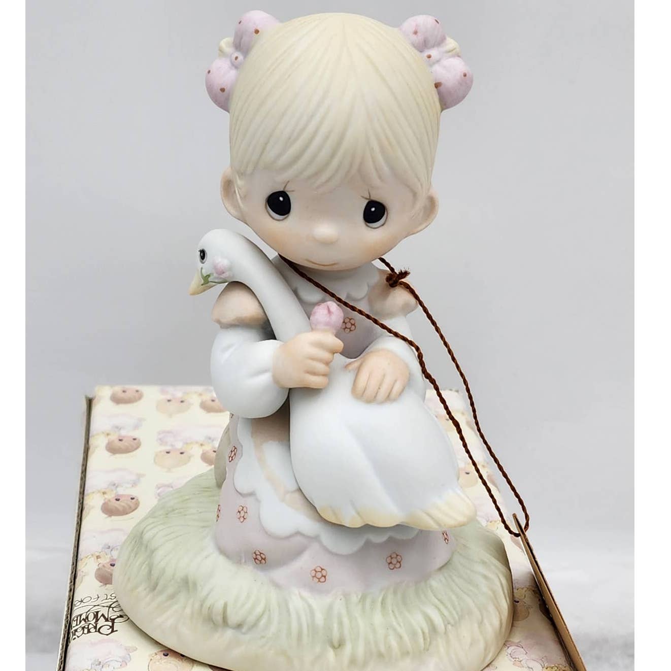 Precious Moments Figurine God Is Love E-5213 1980 Vintage Jonathan David Box Tag