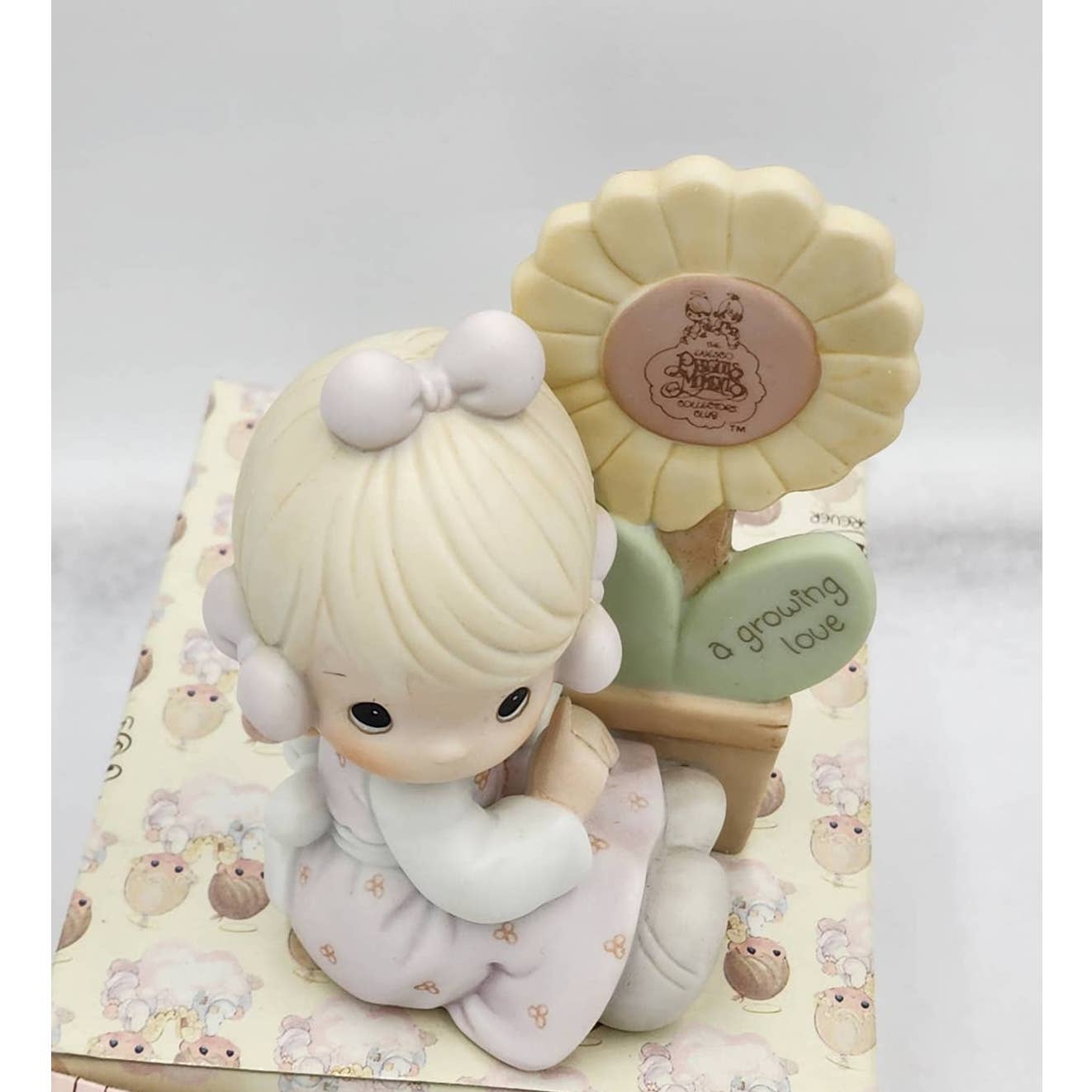 Precious Moments Figurine A Growing Love E-0008 1988 Symbol