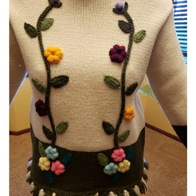 Vintage 3D Flower Fringe Hem Sweater - Fully Fashioned Tarrri - Size Medium