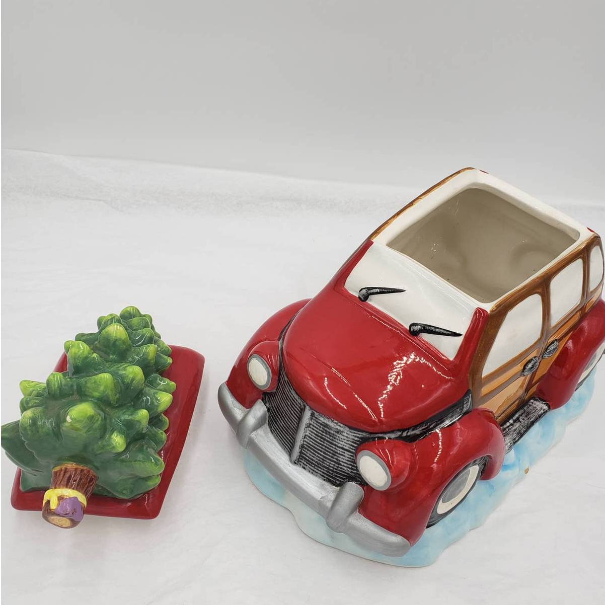 VTG Red Woody Station Wagon Cookie Jar w/Christmas Tree Roof Cover Holiday Time