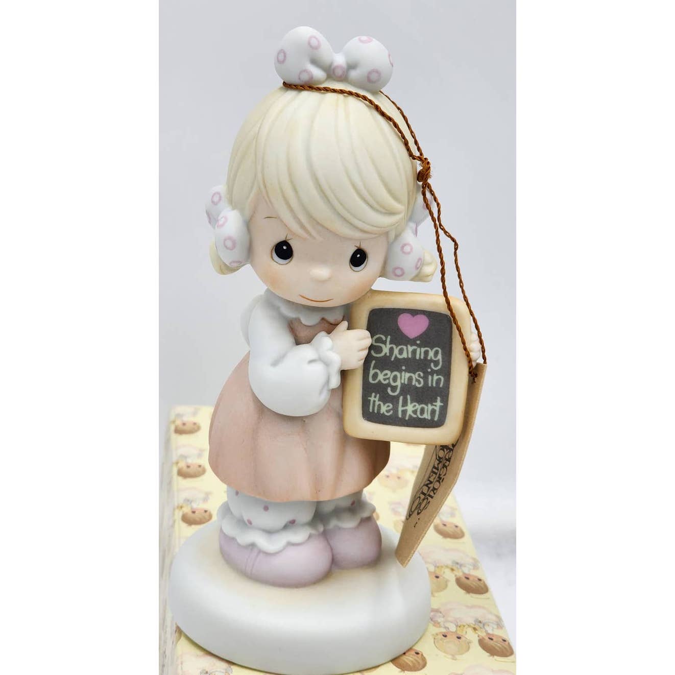 Precious Moments Figurine Sharing Begins In The Heart 520861 Vintage Box Tags