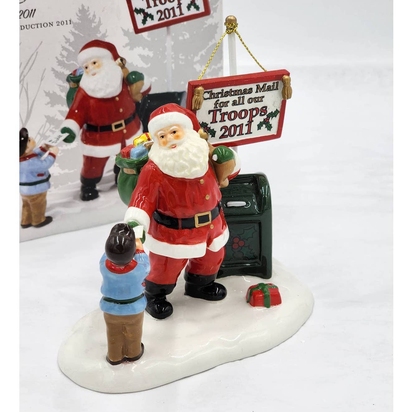 Dept 56 Snow Village Christmas Mail Troops 2011 Santa Comes To Town Figurine