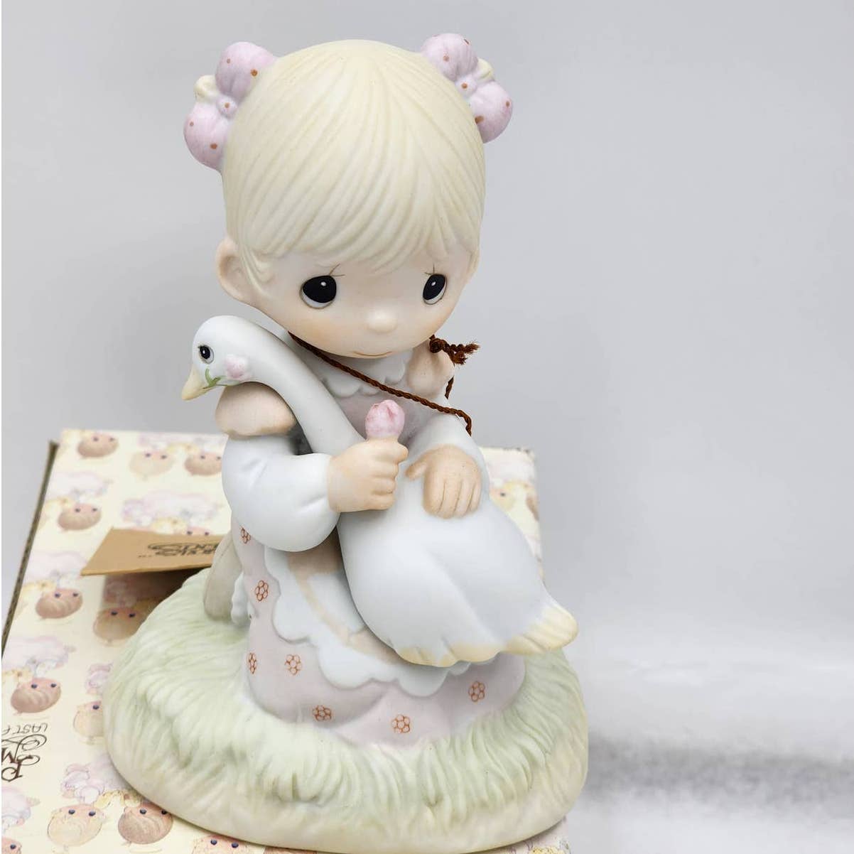 Precious Moments Figurine God Is Love E-5213 1980 Vintage Jonathan David Box Tag