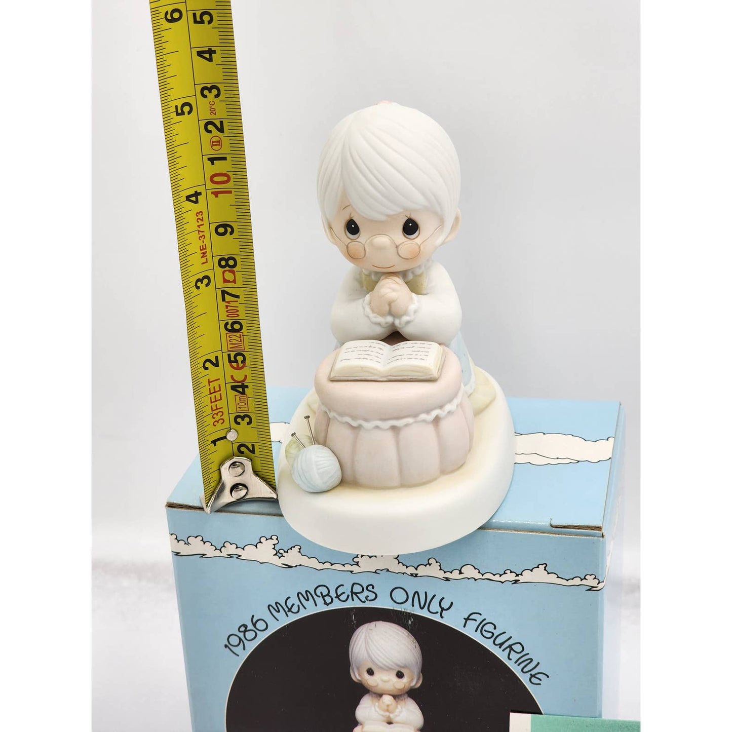 Precious Moments Figurine Grandma's Prayer 1996 Members Only PM-861 Box Tags