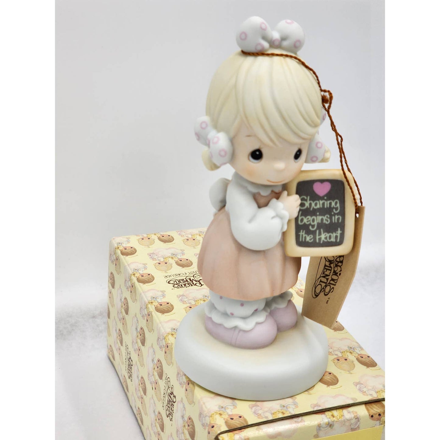 Precious Moments Figurine Sharing Begins In The Heart 520861 Vintage Box Tags