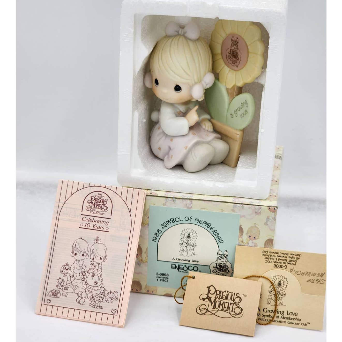 Precious Moments Figurine A Growing Love E-0008 1988 Symbol Membership Box Tags