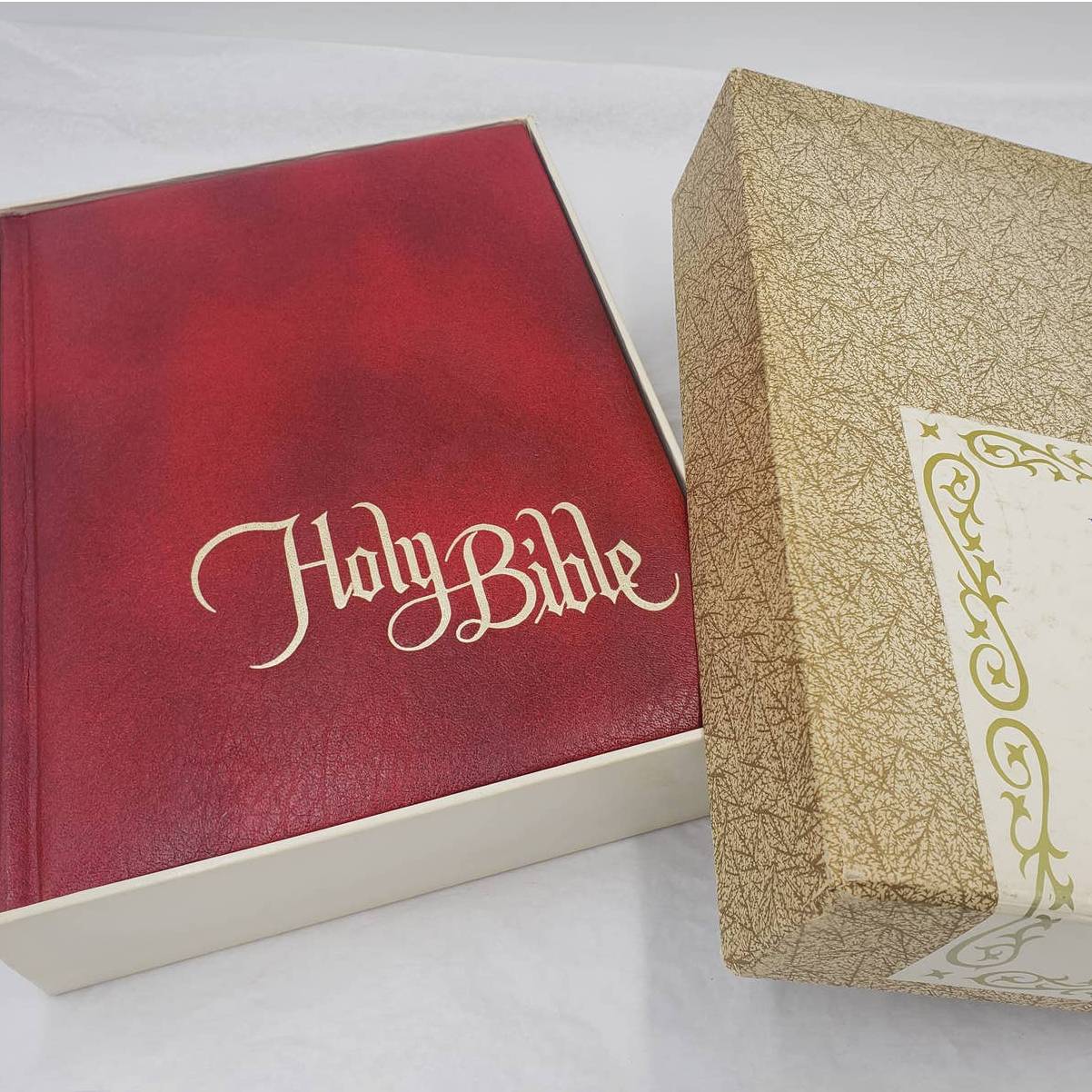 1970s The New American Bible Catholic Family Edition w/Words of Christ in Red