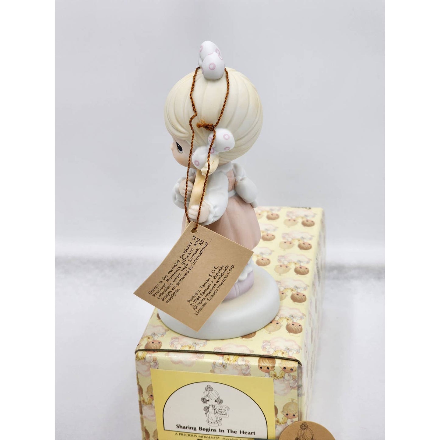 Precious Moments Figurine Sharing Begins In The Heart 520861 Vintage Box Tags